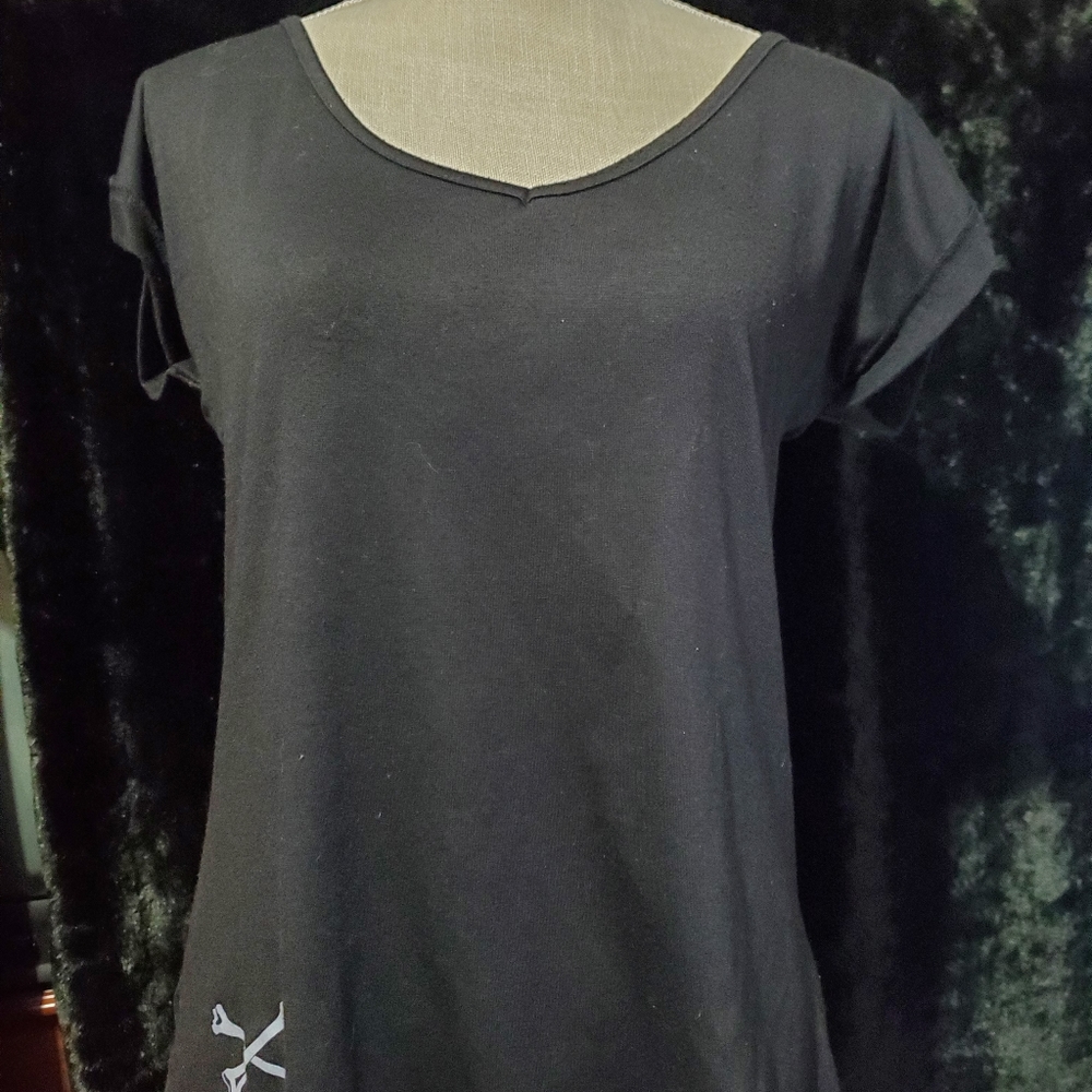 Hot Topic Skull Shirt